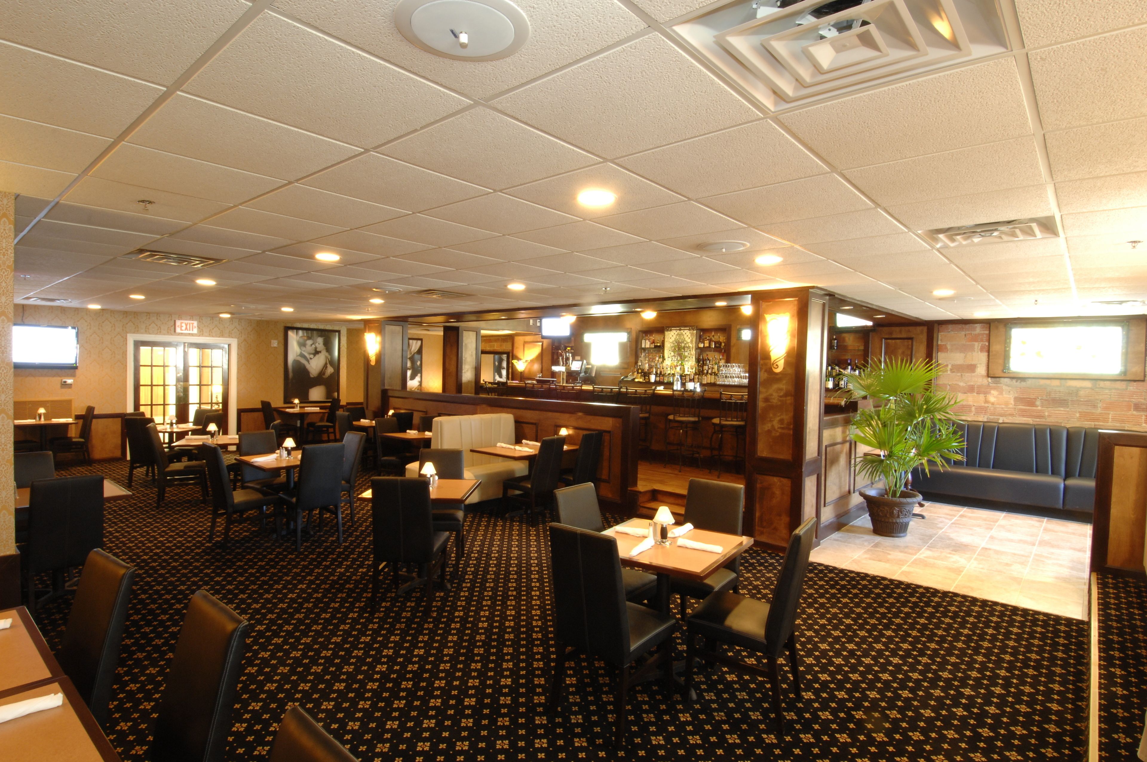 2 restaurants, breakfast, lunch, dinner served; southern cuisine