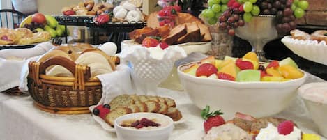 Free daily buffet breakfast