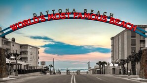A street view with a sign reading 'DAYTONA BEACH WORLD'S MOST FAMOUS BEACH'. - Studio 1 Motel (Daytona Beach)