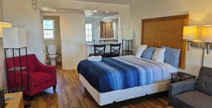 Premium bedding, individually decorated, individually furnished - Studio 1 Motel (Daytona Beach)