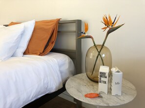 Premium bedding, memory foam beds, individually furnished, desk - The M Malibu (Malibu)