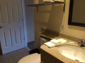Standard Room, 1 Queen Bed, Non Smoking | Free WiFi, bed sheets, wheelchair access - The Barrie Motel (Barrie)