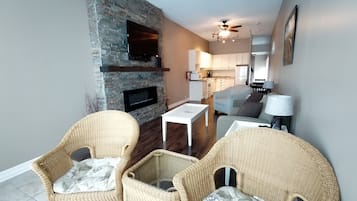 Studio Suite | Living area | TV, fireplace