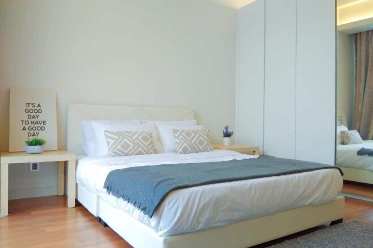 In-room safe, desk, soundproofing, iron/ironing board