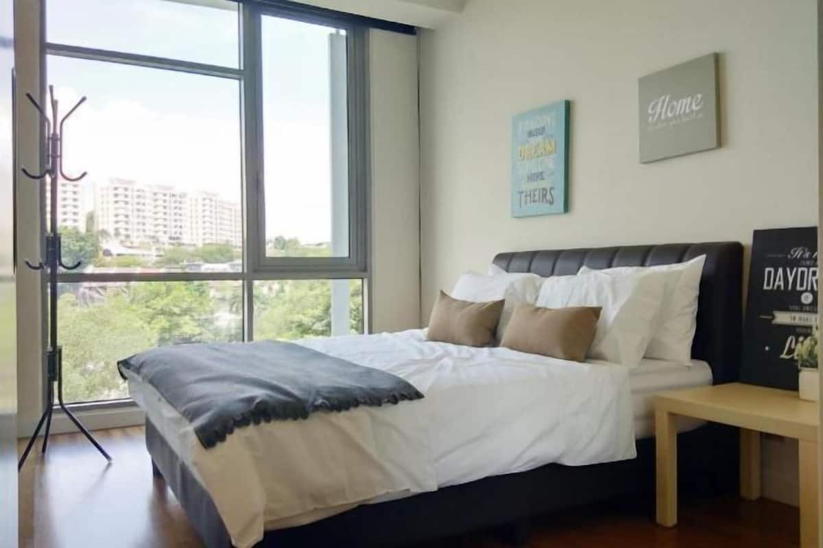 In-room safe, desk, soundproofing, iron/ironing board