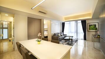 Signature Suite | Ruang tamu | TV LCD
