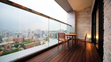 Chambre Triple Premium | Balcon