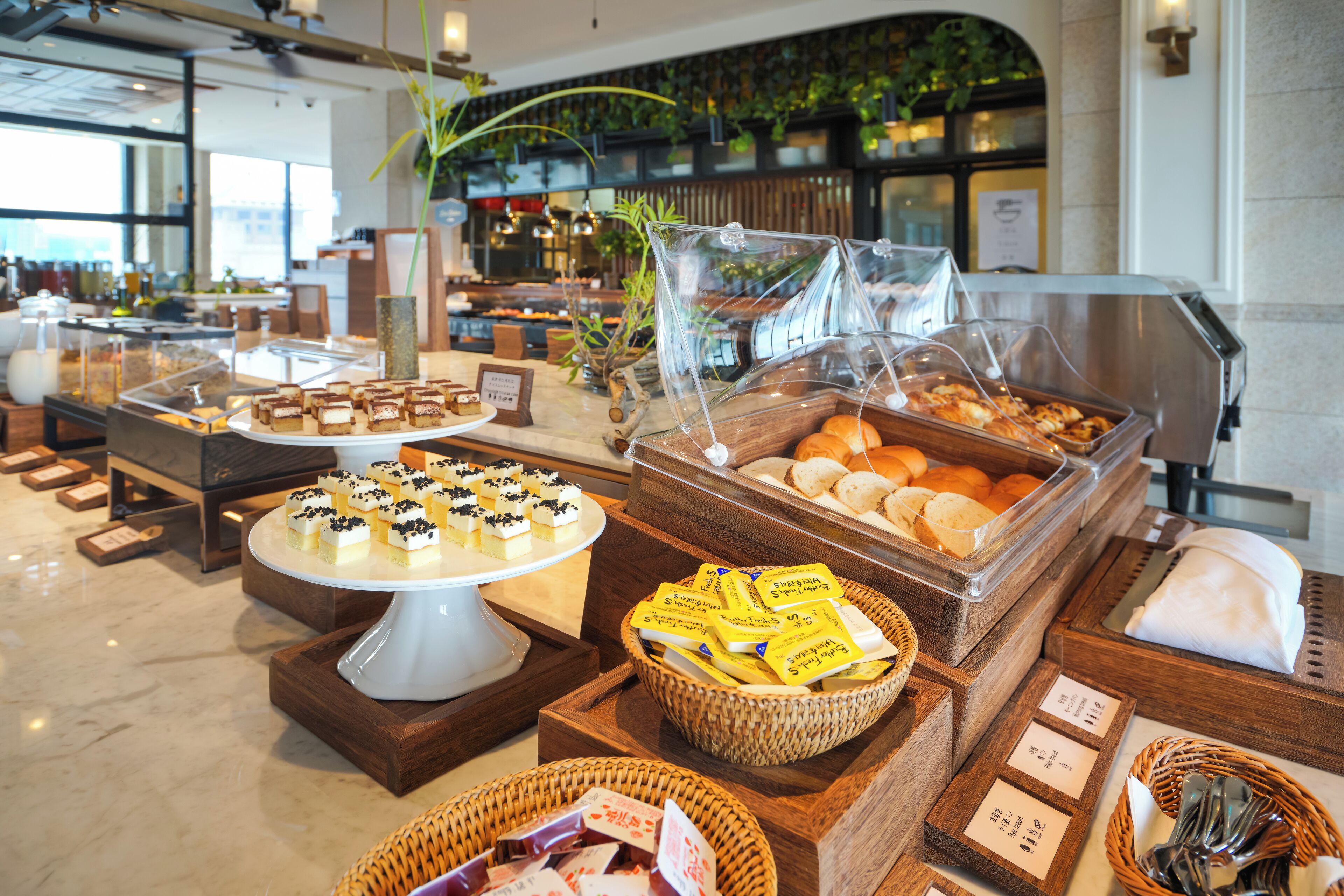 daily buffet breakfast (krw 22000 per person)