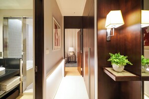 Standard Triple Room | Bathroom | Separate bathtub and shower, deep-soaking bathtub, rainfall showerhead