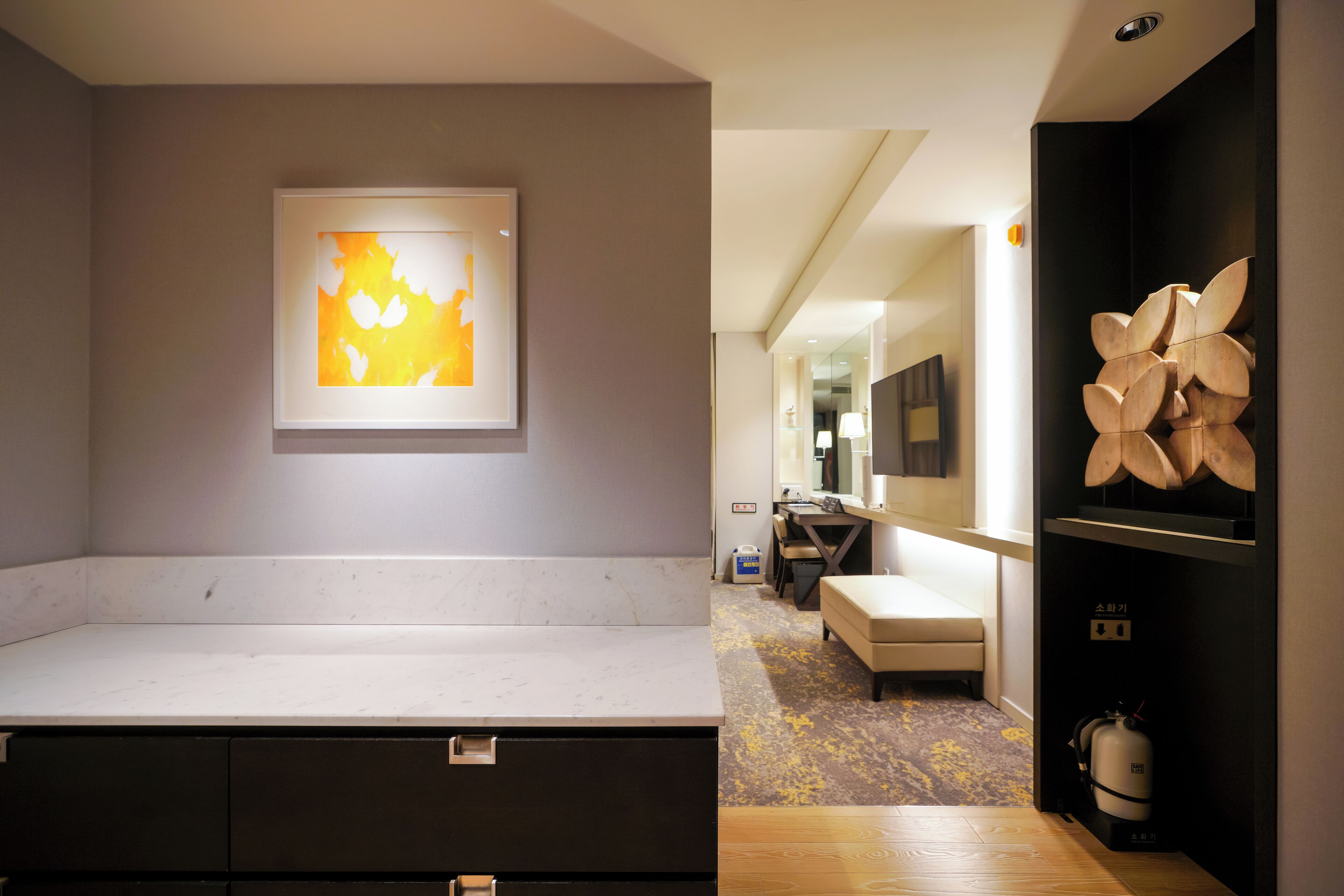 universal twin room, accessible | in-room safe, desk, blackout curtains, soundproofing