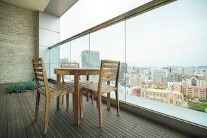 In-room safe, desk, blackout curtains, soundproofing - Solaria Nishitetsu Hotel Seoul Myeongdong (Seoul)