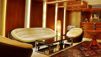 Área de estar no saguão