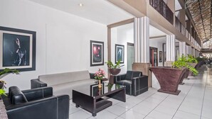 Lobby sitting area - The Harmony Legian Hotel (Legian)