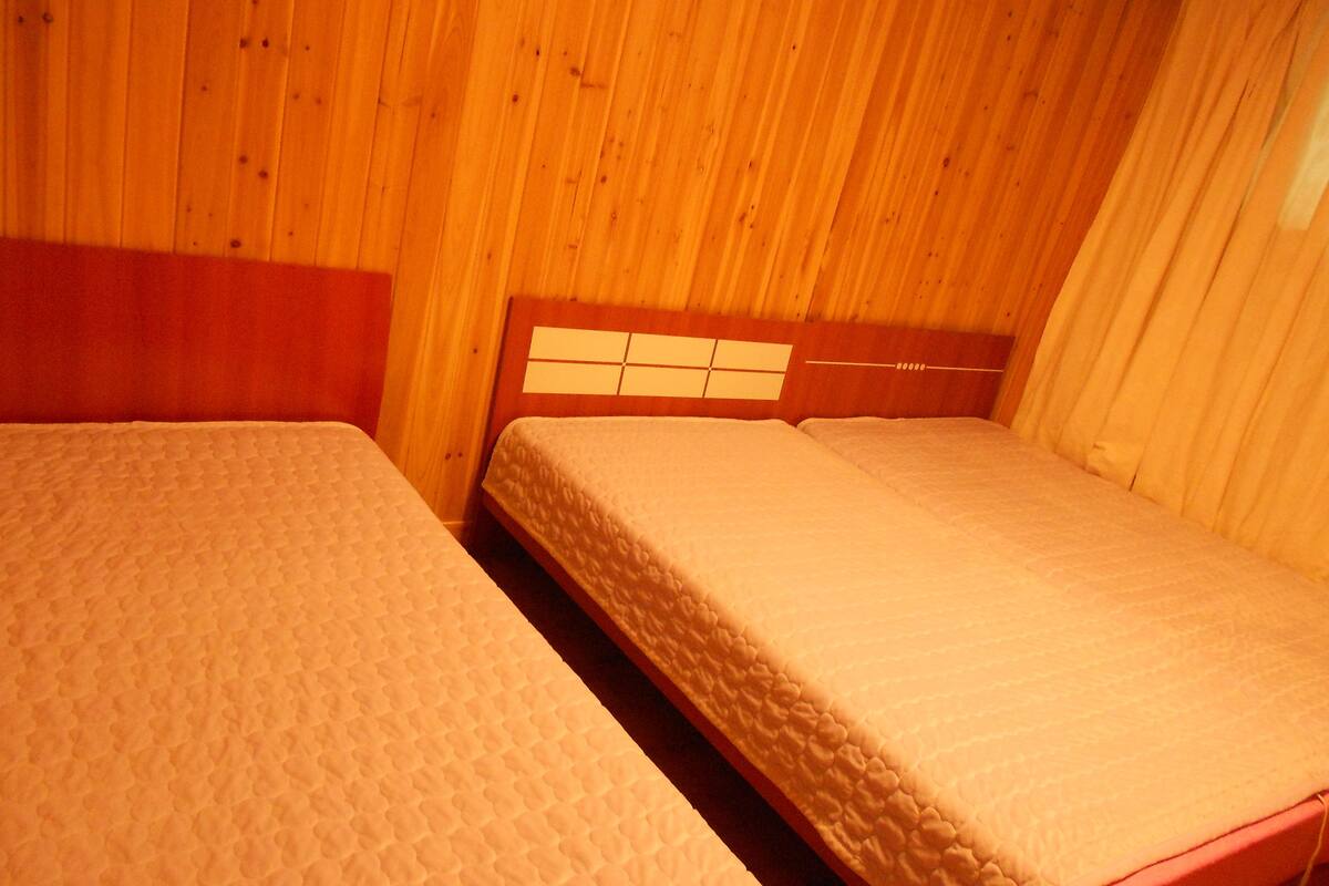 Kamar Triple | Seprai premium, isi minibar gratis, meja kerja, dan Wi-Fi gratis