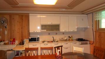 Kamar Triple | Makan di kamar