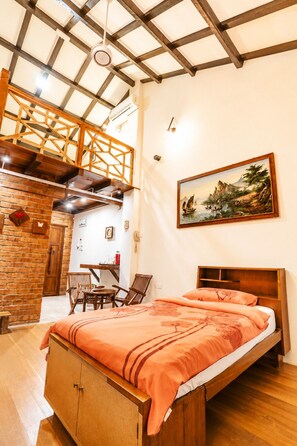 Deluxe Duplex | Desk, laptop workspace, rollaway beds, free WiFi - Palm Mansion Boutique Suites (George Town)
