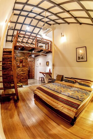 Deluxe Duplex | Desk, laptop workspace, soundproofing, free WiFi - Palm Mansion Boutique Suites (George Town)