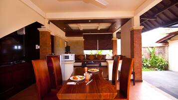 Daily continental breakfast (IDR 1250000 per person)
