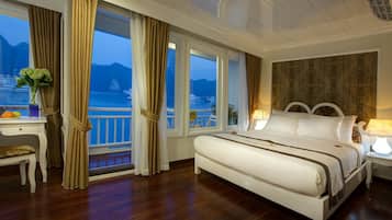 Senior-Doppelzimmer, 1 Queen-Bett, Balkon, Meerblick | 1 Schlafzimmer, hochwertige Bettwaren, Daunenbettdecken