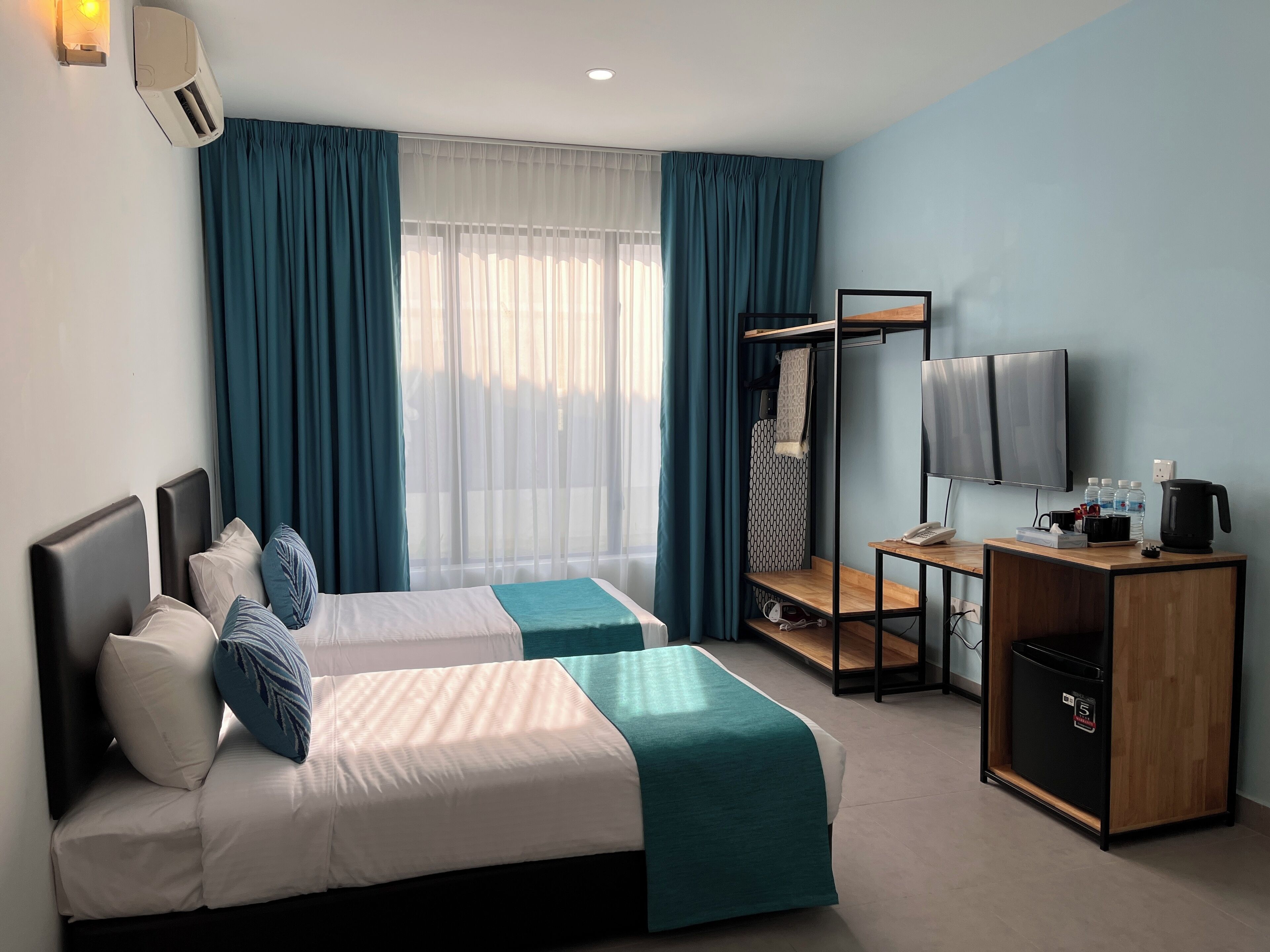 Villa (Jacuzzi) | Minibar, skrivebord, strykejern/-brett og wi-fi (inkludert)