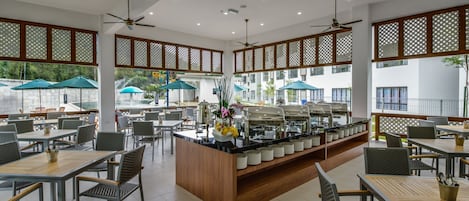 Daily buffet breakfast for a fee