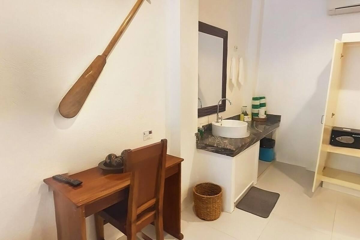 ocean deluxe ac | 1 bedroom, in-room safe, bed sheets