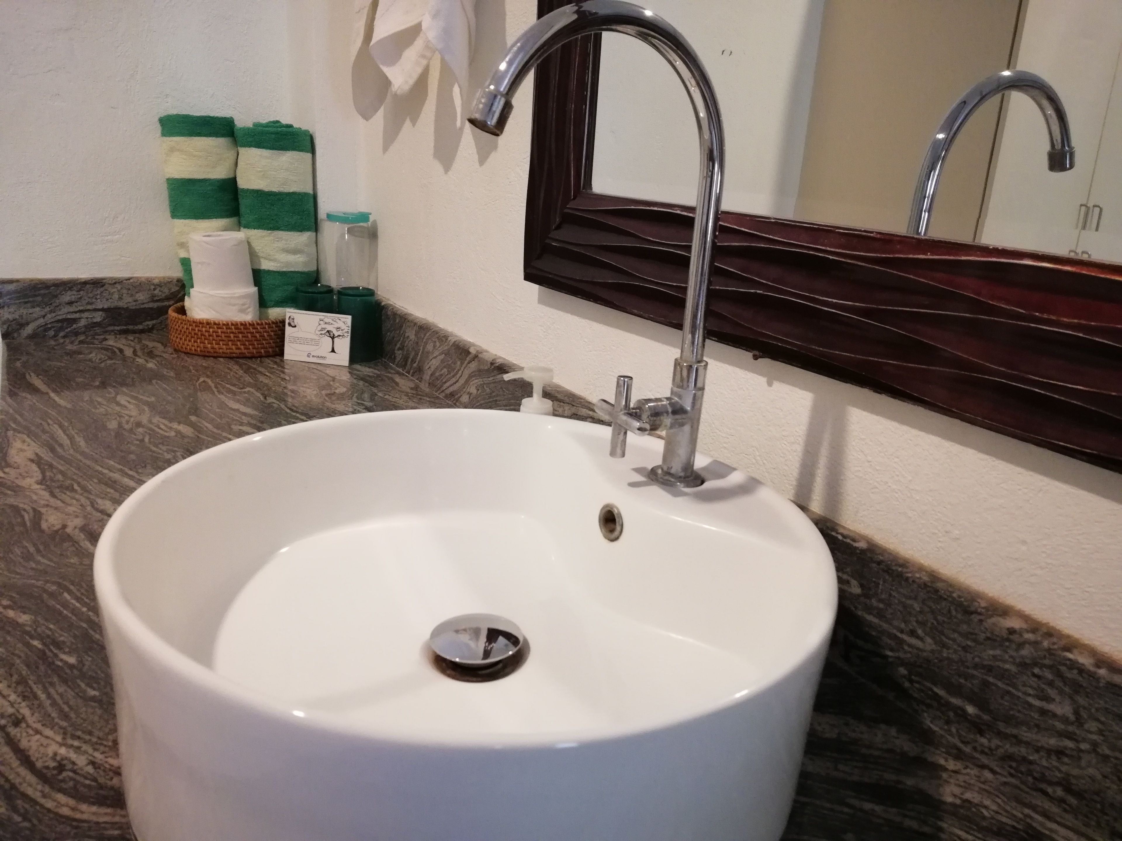 shower, hydromassage showerhead, towels