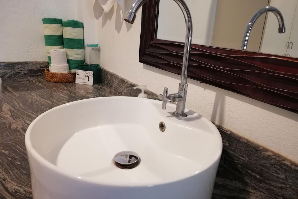 shower, hydromassage showerhead, towels