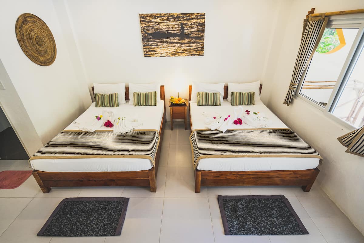 deluxe ac | 1 bedroom, in-room safe, bed sheets