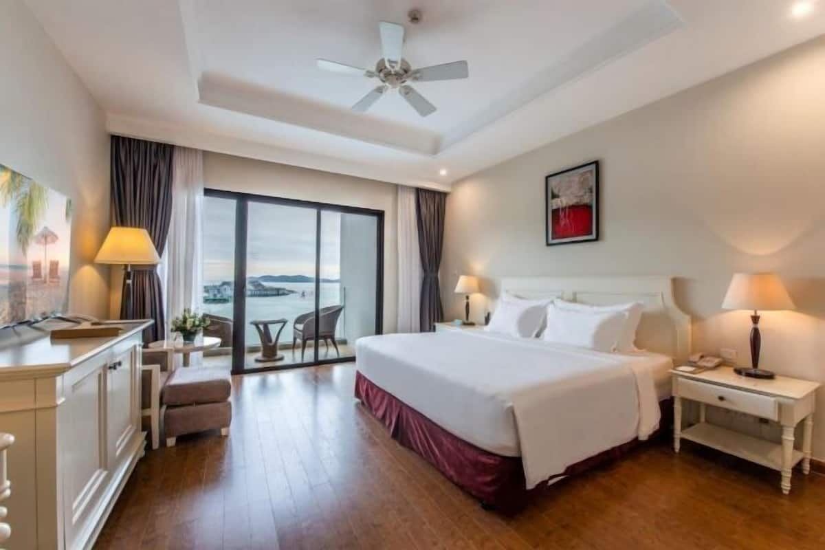 3 bedrooms, minibar, in-room safe, desk