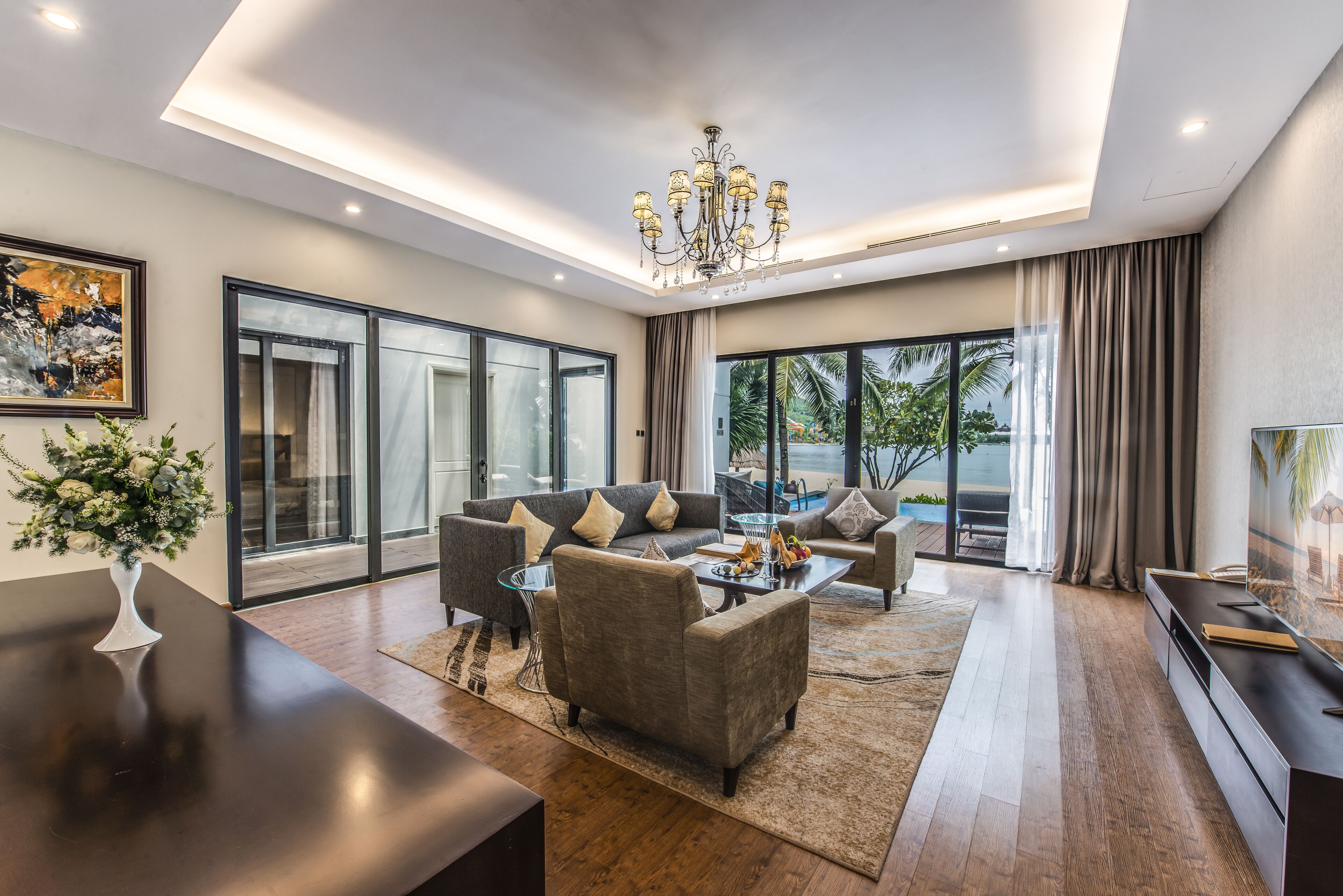 3 bedrooms, minibar, in-room safe, desk