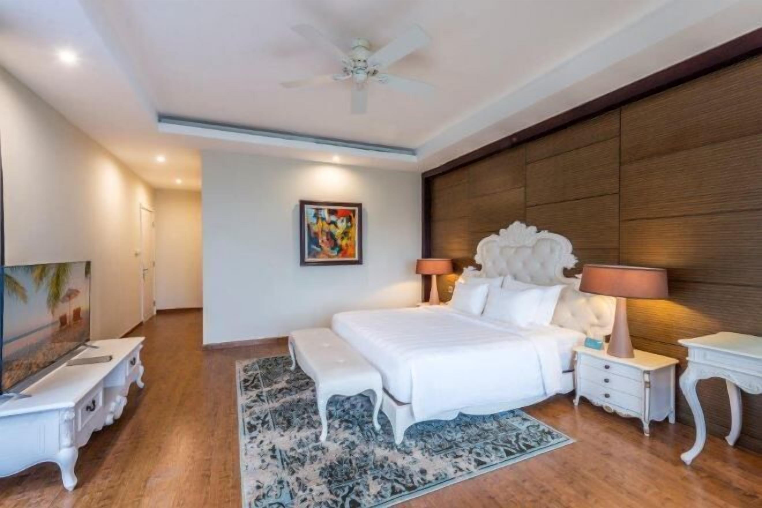 Minibar, in-room safe, desk, blackout curtains