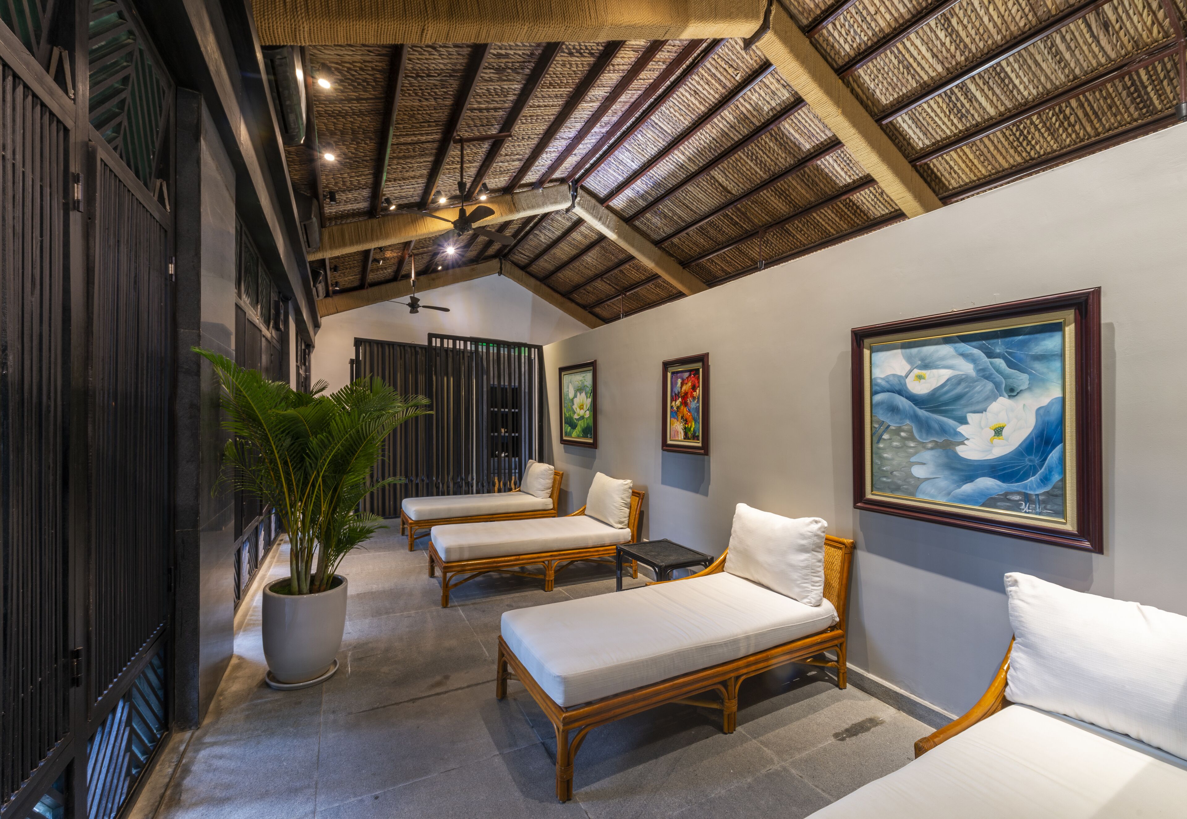 sauna, steam room, body treatments, body scrubs, facials