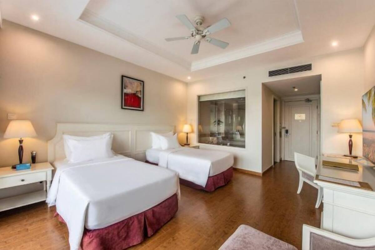 3 bedrooms, minibar, in-room safe, desk