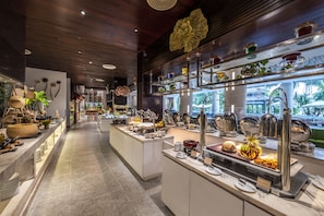 5 restaurantes: opção de café da manhã, almoço e jantar