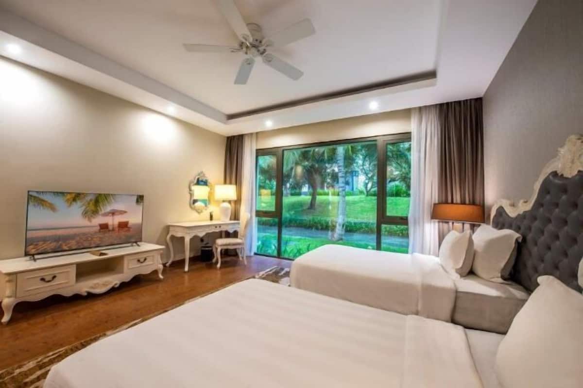 Minibar, in-room safe, desk, blackout drapes