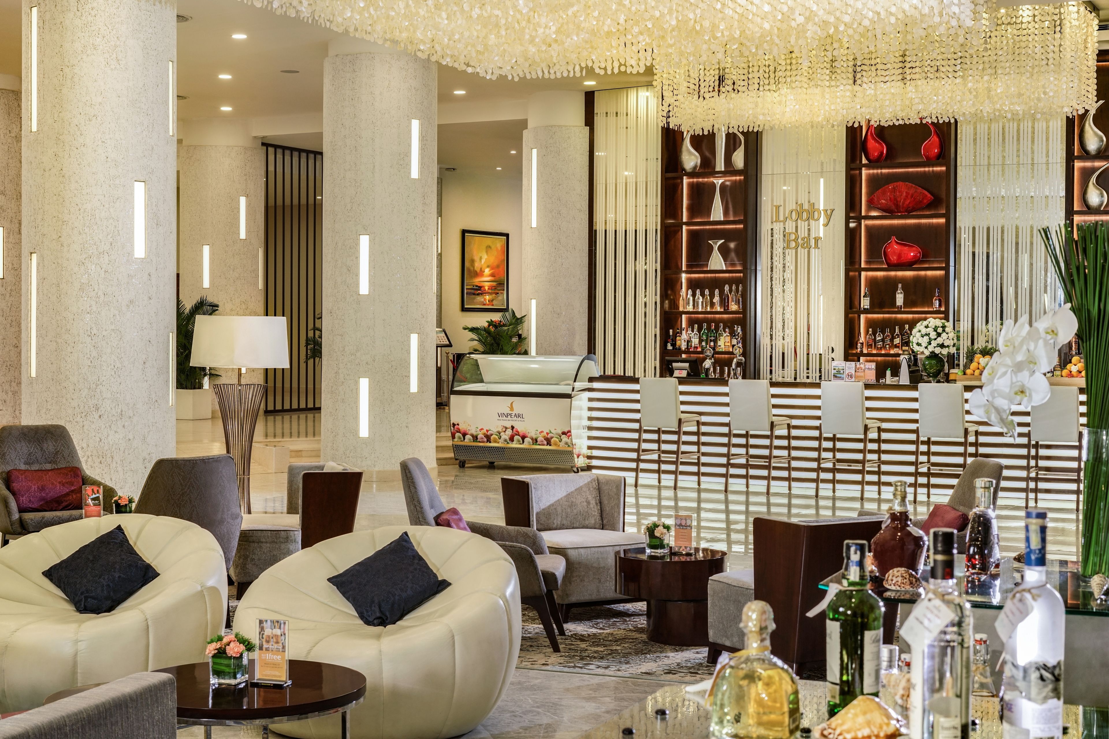 2 bars/lounges, poolside bar