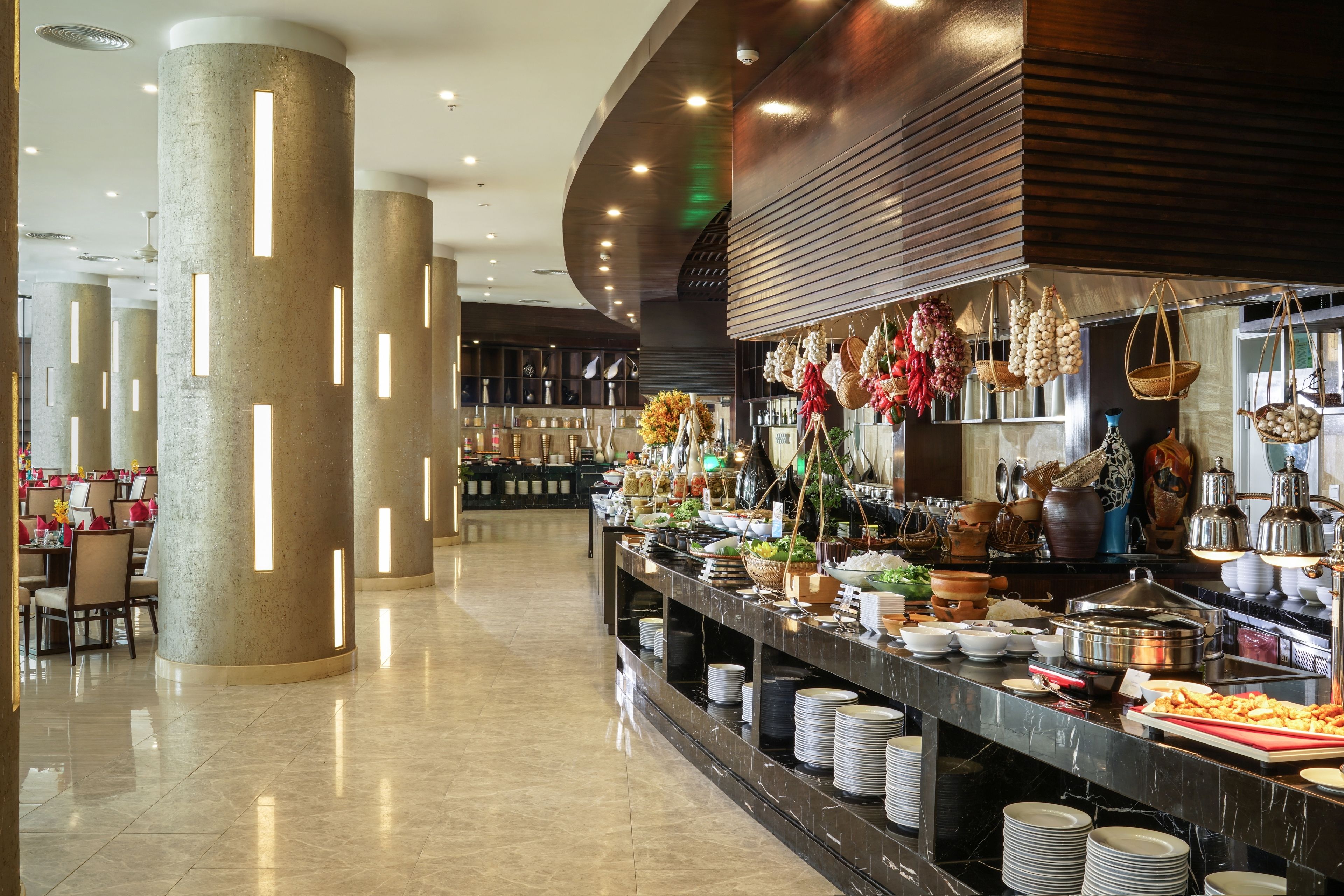 5 restaurants servant le déjeuner, le dîner et le souper