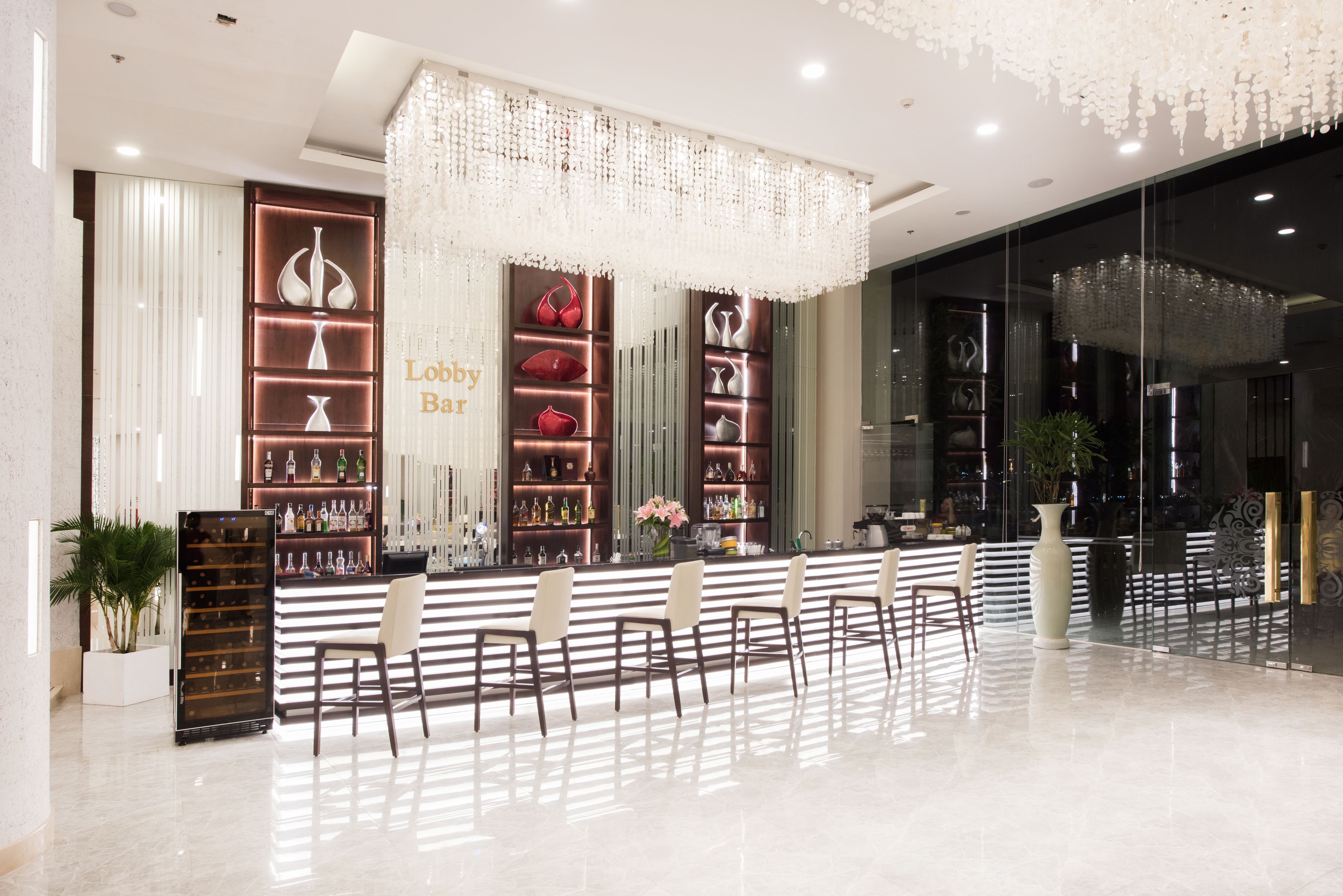 2 bars/lounges, poolside bar