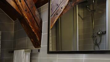 Romantic Room | Bathroom | Shower, free toiletries, hair dryer, towels