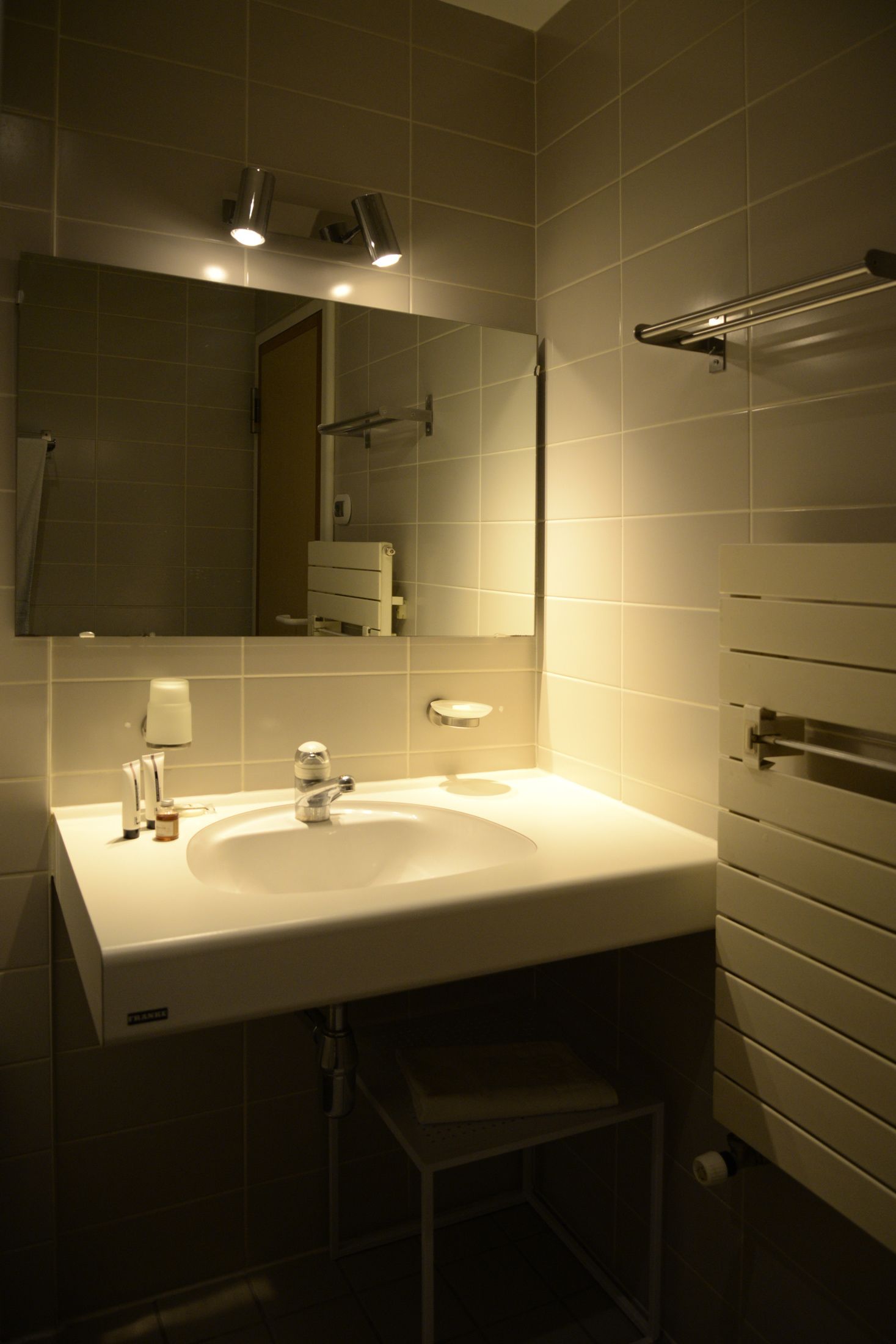 economy room | bathroom | shower, free toiletries, hair dryer, towels