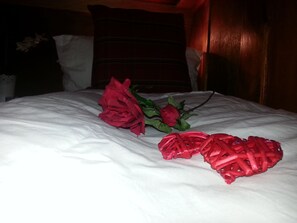 Triple Room, 3 Single Beds | Down duvets, in-room safe, individually decorated, free WiFi