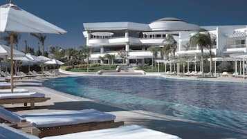 7 outdoor pools, pool umbrellas, pool loungers