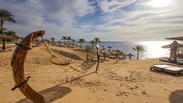 Playa privada, camas de playa gratuitas, camastros y toallas de playa