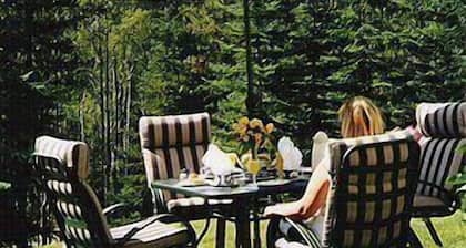 Silvern Lake Trail Bed & Breakfast