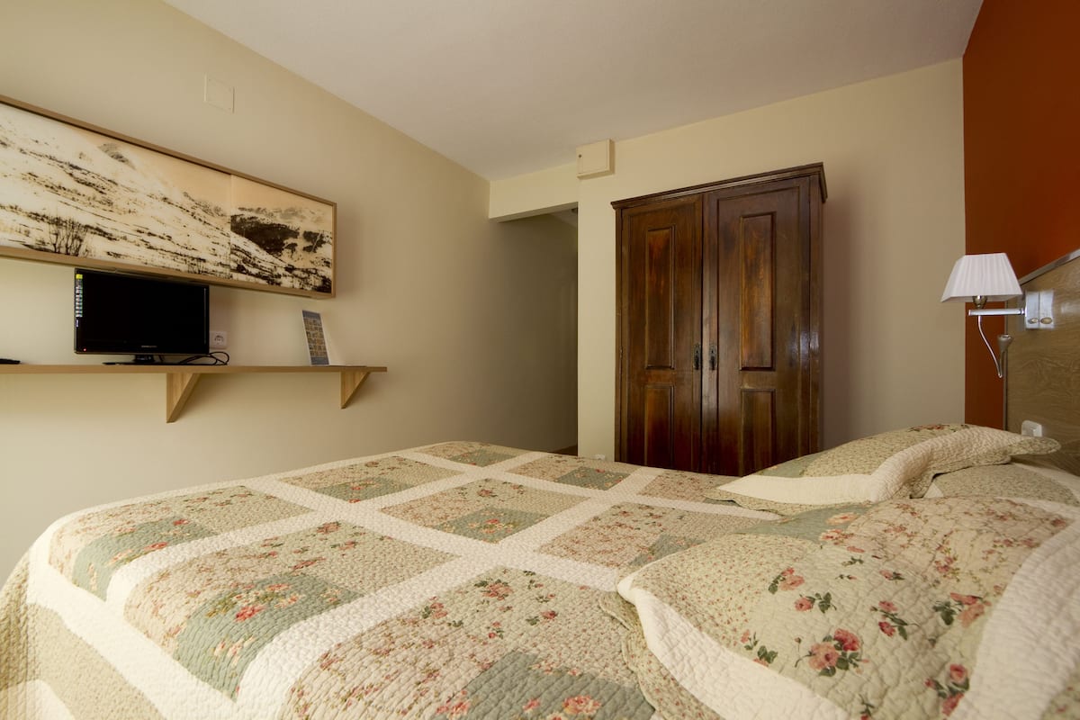 Single Room | In-room safe, desk, free cots/infant beds, free rollaway beds