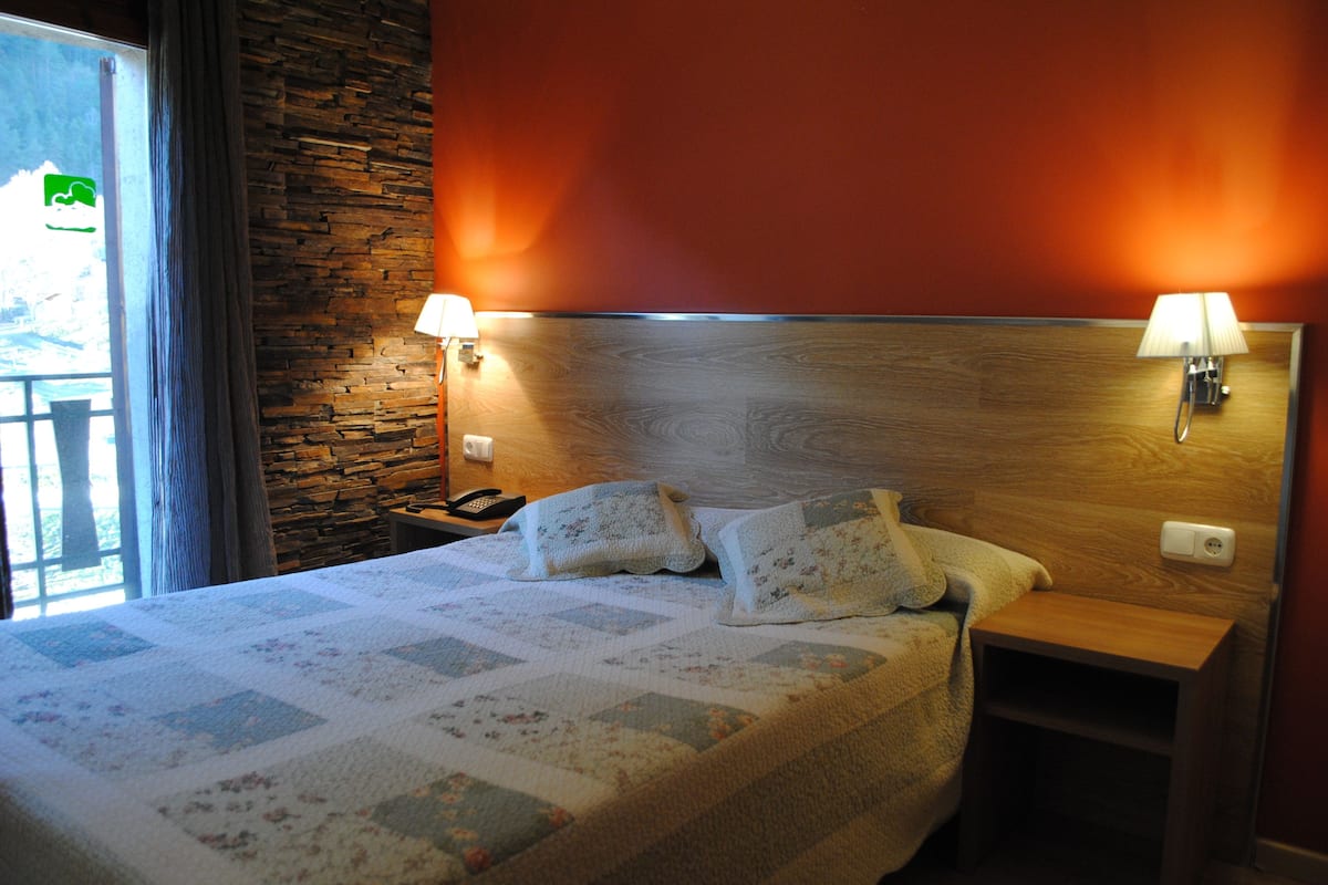 Double Room | In-room safe, desk, free cots/infant beds, free rollaway beds