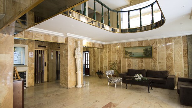 Lobby sitting area - Kocaman Hotel (Izmir)