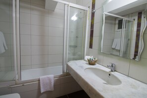 Standard Room | Bathroom | Shower, free toiletries, hair dryer - Kocaman Hotel (Izmir)