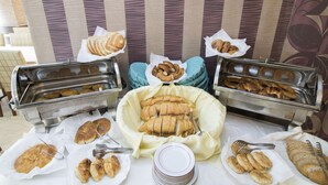 Breakfast buffet - Kocaman Hotel (Izmir)